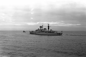Images Dated 8th March 1979: The destroyer HMS Glasgow puts to sea from the River Tyne on her way to Portsmouth to be