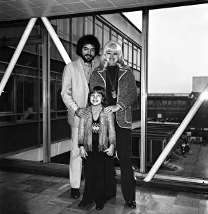 Diana Dors and Family. December 1975 76-00006 Diana Dors and Family. December 1975 76-00006