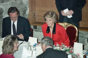 Images Dated 3rd October 1988: Diana, Princess of Wales attends the launch of the National AIDS Trust at Guildhall