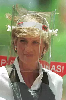 Images Dated 15th January 1997: Diana, Princess of Wales four day visit to Angola, the former Portuguese colony torn