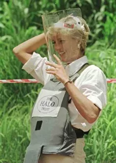 Images Dated 15th January 1997: Diana, Princess of Wales four day visit to Angola, the former Portuguese colony torn