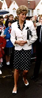 Images Dated 6th June 1991: Diana, Princess of Wales at the Marlow Community Hospital to open a new clinic