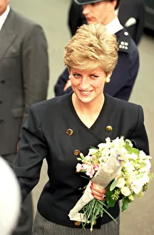 DIANA, THE PRINCESS OF WALES MEETING FANS - OCTOBER 1991 DIANA, THE PRINCESS OF WALES MEETING FANS - OCTOBER 1991