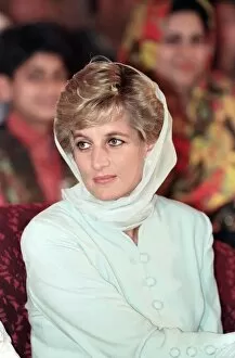 Images Dated 22nd February 1996: Diana, Princess of Wales, pictured during a visit to the Shaukat Khanum Memorial Hospital
