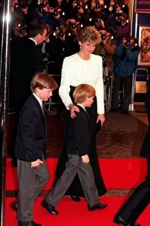 DIANA, PRINCESS OF WALES WITH PRINCE WILLIAM AND PRINCE HARRY AT ROYAL PREMIERE OF HOOK