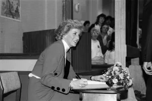 Princess Diana Gallery: Diana, Princess of Wales visits Birmingham Accident Hospital. 8th March 1990