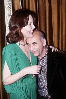 Diana Rigg Actress with Warren Mitchell - December 1974 dbase msi Diana Rigg Actress with Warren Mitchell - December 1974 dbase msi