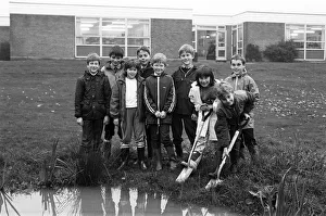 Digging for cash and helping the environment ? those are the pupils of Lindley County Digging for cash and helping the environment ? those are the pupils of Lindley County