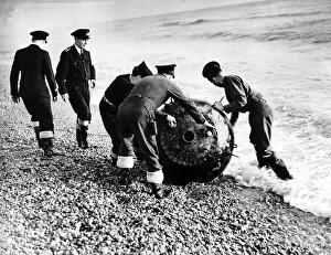 Mine disposal team deal with a mine in Rye Bay England during WW2 1945