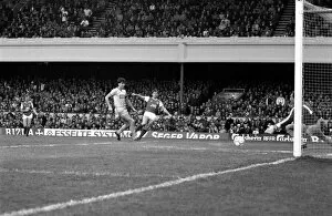 Images Dated 14th December 1985: Division One Football 1985 / 86 Season. Arsenal v Liverpool, Highbury