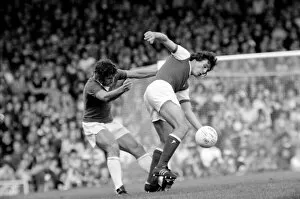 Images Dated 20th September 1975: Division I. Arsenal (2) v. Leicester City (2). September 1975 75-04972-039