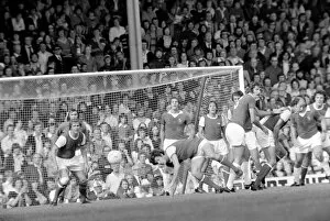 Images Dated 20th September 1975: Division I. Arsenal (2) v. Leicester City (2). September 1975 75-04972-055