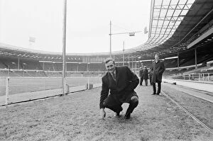 Images Dated 10th April 1974: Don Revie Leeds United manager pays a quick visit to Wembley for check on the ground