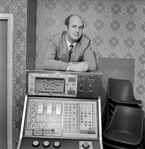 Images Dated 17th January 1975: Dr. Pilkington and Fruit Machines. January 1975 75-00333-004