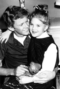 Images Dated 10th December 1982: Drew Barrymore actress aged seven star in the film E.T with co star Robert McNaughton