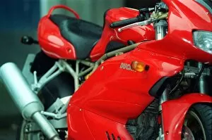 Images Dated 18th January 1999: DUCATI 900ss January 1999 Fairing handlebars indicator motorcycle motorbike