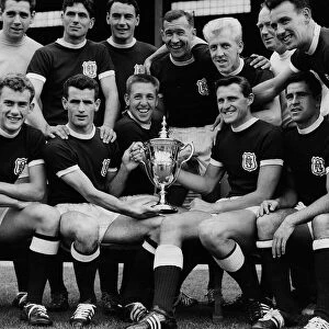 Photocall Collection: Dundee Scottish League champions, 1961 / 62, Photocall with trophy, May 1962