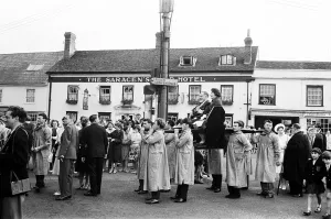 Mirror/0600to0699 00617/dunmow flitch procession streets dunmow essex Mirror/0600to0699 00617/dunmow flitch procession streets dunmow essex