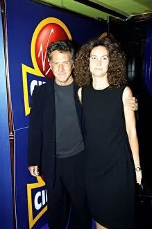 Images Dated 25th August 1998: Dustin Hoffman Actor August 98 Arriving at the photographer at the premiere of Lock