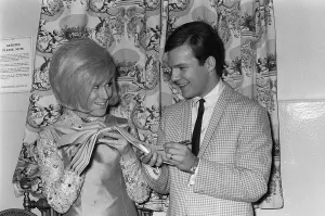 00054 Gallery: Dusty Springfield with pop singer Bobby Vee March 1964 exchange autographs during