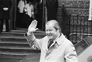 Earl John Spencer, Princess Diana's father, visits Princess Diana at St Earl John Spencer, Princess Diana's father, visits Princess Diana at St