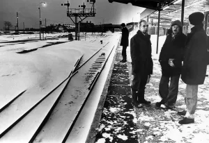Images Dated 21st February 1978: Early morning workers wait at Barry Station for a train