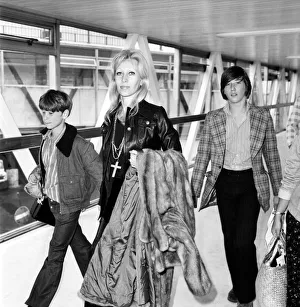 Images Dated 15th April 1975: Elizabeth Harrison, wife of film actor Rex Harrison, with her three children Damian