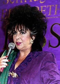 Images Dated 13th October 1989: Elizabeth Taylor Actress at a Business conference on perfume October 1989