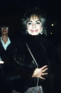 Elizabeth Taylor Feb 1985 leaves Langans Restaurant Elizabeth Taylor Feb 1985 leaves Langans Restaurant