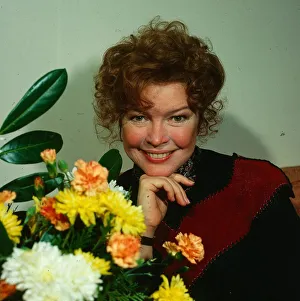 Ellen Burstyn actress March 1981 standing beside flowers hand at chin Ellen Burstyn actress March 1981 standing beside flowers hand at chin