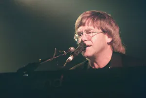 Images Dated 30th June 1992: Elton John performing at the National Indoor Arena, Birmingham during The One Tour