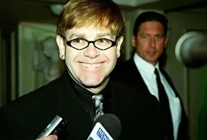 Images Dated 28th May 1998: Elton John Singer June 98 At the Ivor Novello Awards 1998 at the Grosvenor House