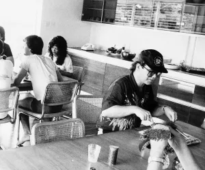 Elton john the singrer man sitting dinner table eating Elton john the singrer man sitting dinner table eating