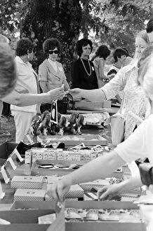 Images Dated 27th August 1973: Elvis Presley Fans from Britain, Holland and Denmark browse