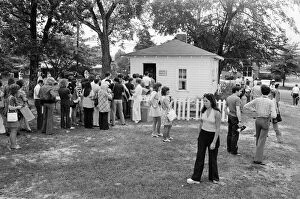 Images Dated 27th August 1973: Elvis Presley Fans, visit the birthplace of their idol in Tupelo, Lee County, Mississippi