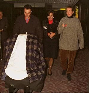 Images Dated 7th December 1995: Emma Thompson and Greg Wise arriving at Heathrow airport from Los Angeles