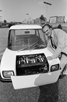 Images Dated 27th June 1975: The Enfield Electric Car Road Test by Sunday Mirror reporter Roy Spicer