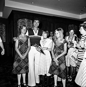 Engelbert Humperdinck with fans Jackie, Janey and Jenny Horwood Engelbert Humperdinck with fans Jackie, Janey and Jenny Horwood