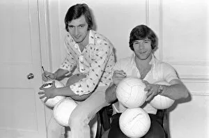 Images Dated 11th March 1975: England team at hotel: Alan Hudson left and Malcolm MacDonald sign match footballs
