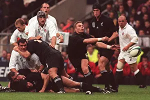England v New Zealand Rugby Union World Cup 1999. Justin Marshall sets up another attack England v New Zealand Rugby Union World Cup 1999. Justin Marshall sets up another attack