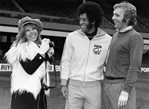 Images Dated 12th January 1973: England and West ham skipper Bobby Moore (right) was enjoying a pleasant reunion with