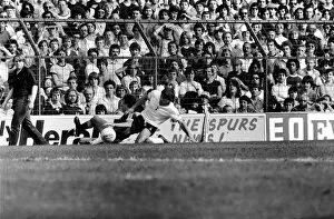 Images Dated 6th September 1980: English First Division. Tottenham Hotspur 0 v. Manchester United 0