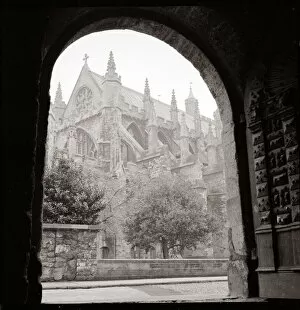 Core13 Gallery: English gothic Cathedral seen from underneath an archway England towns church