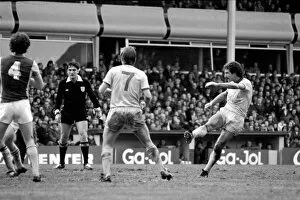 Images Dated 30th January 1982: English League Division One match. Aston Villa 0 v Liverpool 3. January 1982 MF05-15-026