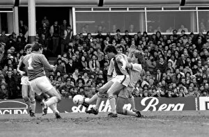 Images Dated 30th January 1982: English League Division One match. Aston Villa 0 v Liverpool 3. January 1982 MF05-15-002