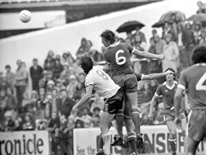 Images Dated 8th April 1977: English League Division Two match at Craven Cottage Fulham 3 v Chelsea 1