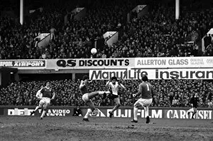 Images Dated 30th January 1982: English League Division One match at Goodison Park. Everton 1 v Tottenham Hotspur 1