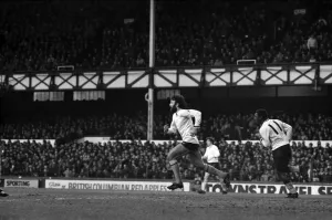 Images Dated 30th January 1982: English League Division One match at Goodison Park. Everton 1 v Tottenham Hotspur 1
