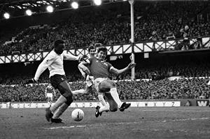 Images Dated 30th January 1982: English League Division One match at Goodison Park. Everton 1 v Tottenham Hotspur 1