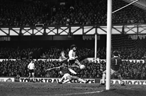 Images Dated 30th January 1982: English League Division One match at Goodison Park. Everton 1 v Tottenham Hotspur 1